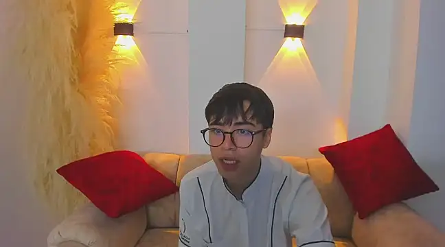 Snapshot of liam_orion chatting on March 18, 5:44 pm liam orion online show from March 18, 5:44 pm