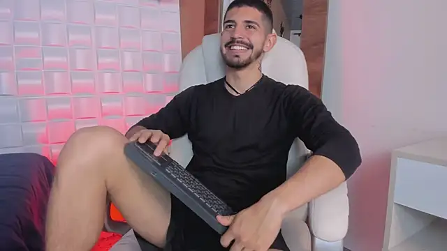 AlejandroStormm online show from October 27, 9:39 pm