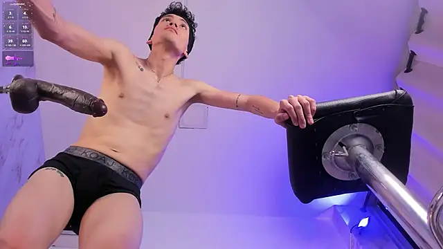 ValentinoMoreti online show from September 27, 3:10 pm