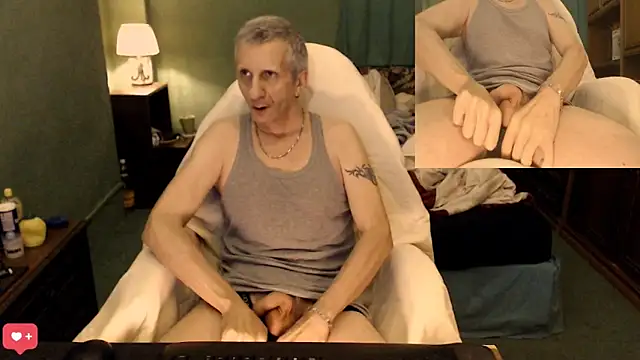 Snapshot of maxdaddy690 chatting on December 9, 9:22 pm maxdaddy690 online show from December 9, 9:22 pm