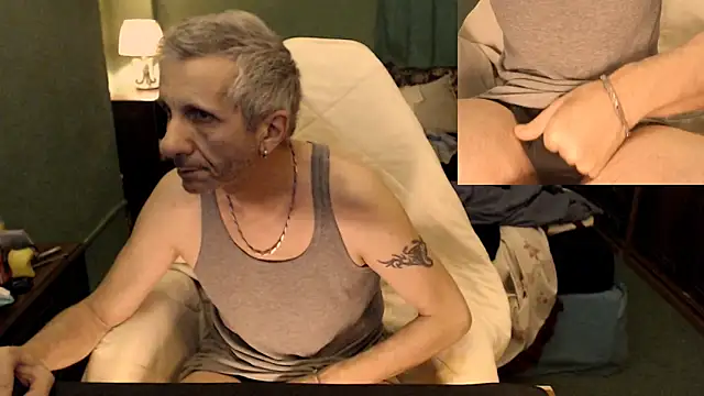 Snapshot of maxdaddy690 chatting on December 19, 9:49 pm maxdaddy690 online show from December 19, 9:49 pm