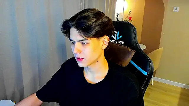 TravisRevas online show from December 19, 5:21 pm