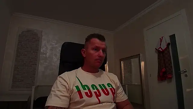 RomeoMalcolm online show from March 22, 5:28 am