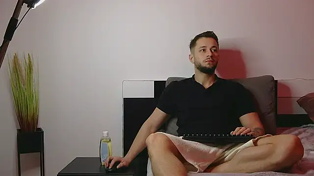 Snapshot of nicholasX1 chatting on March 17, 5:12 am nicholasX1 online show from March 17, 5:12 am