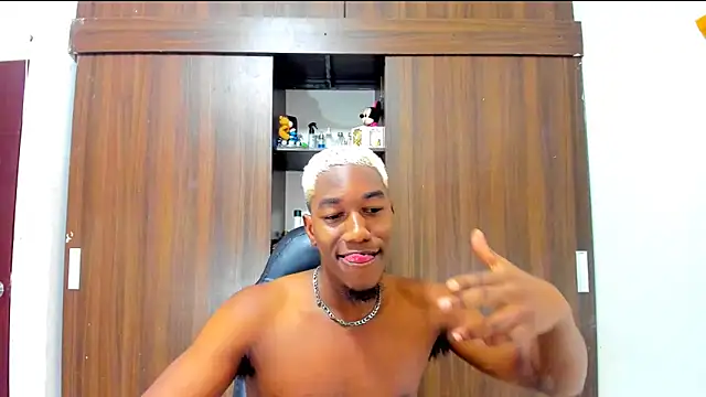 Dreamastercum  online show from December 19, 8:17 pm