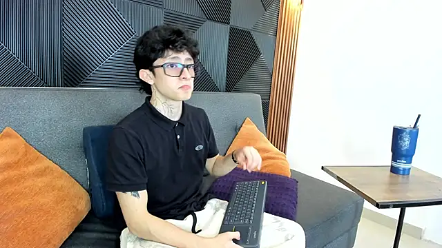 troy rouge online show from March 15, 7:05 pm