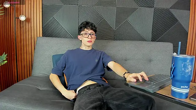 troy rouge online show from March 19, 7:17 pm