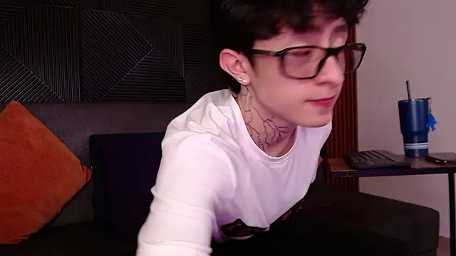 troy rouge online show from March 11, 7:25 pm