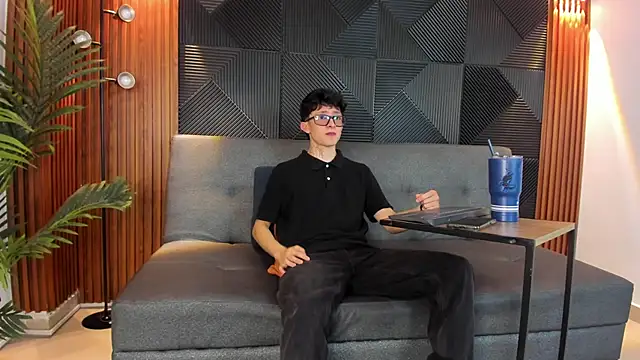 troy rouge online show from March 21, 7:02 pm