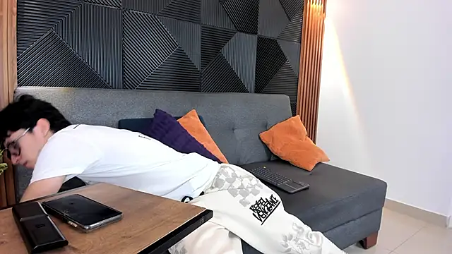 troy rouge online show from March 12, 7:06 pm