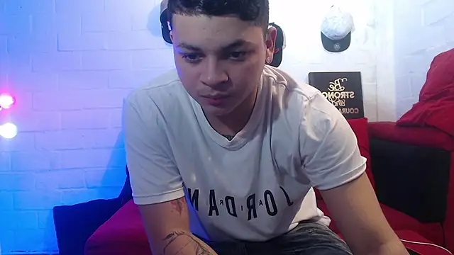 juan montoyasex online show from March 18, 6:39 am