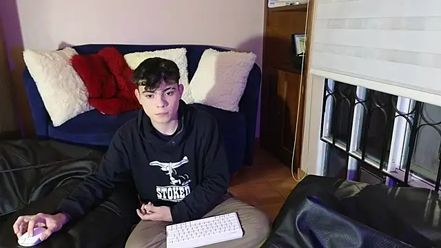 lukeboyce33 online show from January 6, 1:42 am