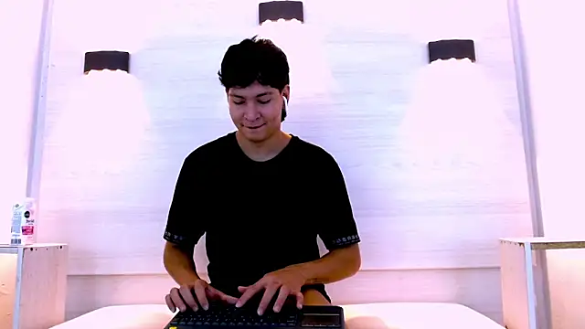 Jhojan twink online show from December 5, 2:35 pm