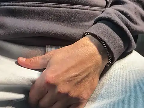 Max 965 online show from November 15, 7:05 pm