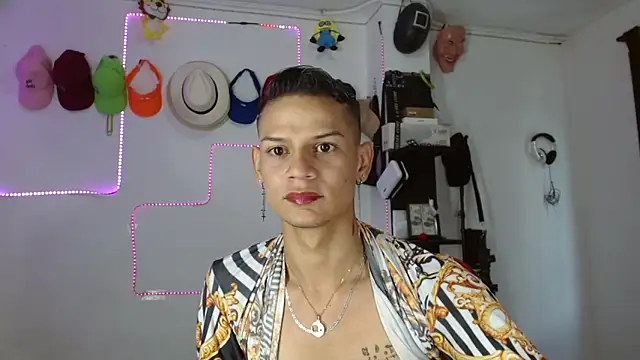 Snapshot of axce1_boy24 chatting on September 10, 6:39 pm axce1 boy24 online show from September 10, 6:39 pm