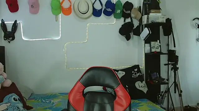 Snapshot of axce1_boy24 chatting on September 11, 6:40 pm axce1 boy24 online show from September 11, 6:40 pm