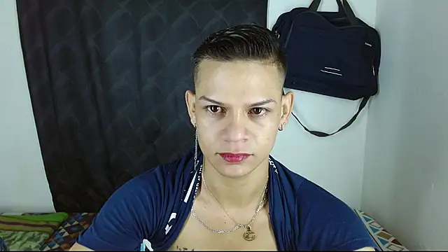 Snapshot of axce1_boy24 chatting on October 21, 12:52 pm axce1 boy24 online show from October 21, 12:52 pm