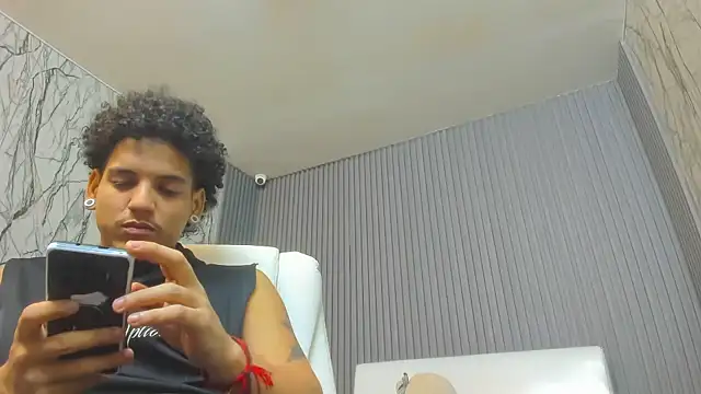 Xfire boy69 online show from February 4, 2:45 pm