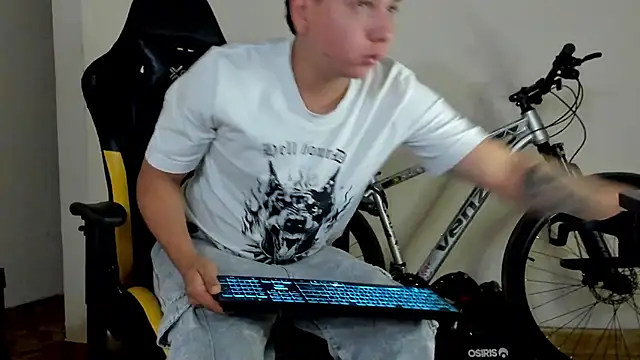 Snapshot of HELLSTAR chatting on October 19, 8:17 am HELLSTAR online show from October 19, 8:17 am