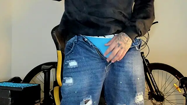 Snapshot of HELLSTAR chatting on October 21, 9:23 am HELLSTAR online show from October 21, 9:23 am