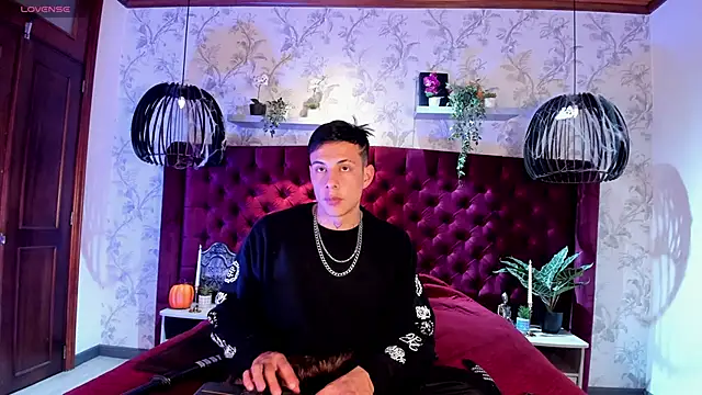 Dustin Sonne online show from November 2, 3:33 am