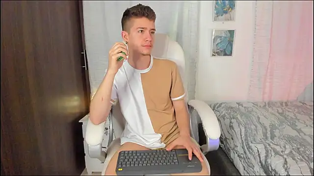 ThiagooJames online show from September 26, 3:26 am