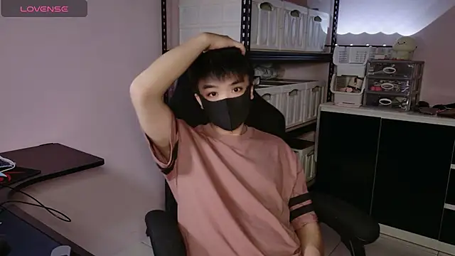 Snapshot of doggyman523 chatting on October 25, 5:14 pm doggyman523 online show from October 25, 5:14 pm