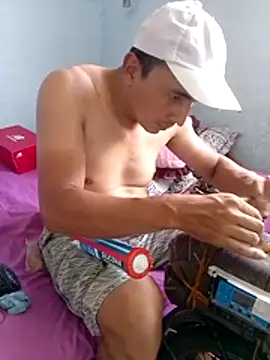 Snapshot of miroqui143 chatting on October 19, 5:49 pm miroqui143 online show from October 19, 5:49 pm