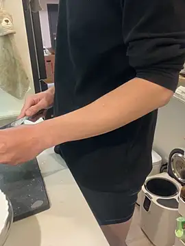 qaz23257 online show from March 10, 7:36 am