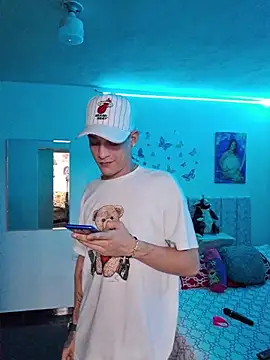 Ethanho0t online show from December 4, 5:36 am