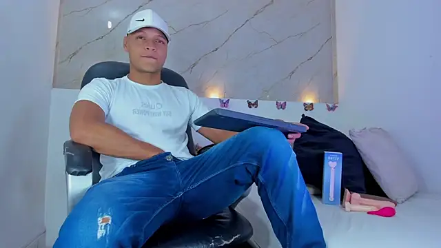 Snapshot of Ricky_Owens1 chatting on October 22, 1:48 pm Ricky Owens1 online show from October 22, 1:48 pm