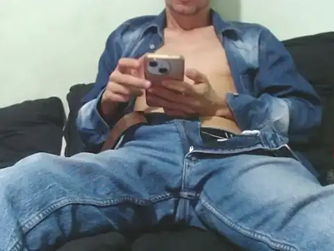 Snapshot of Breiner_hotxxl chatting on September 10, 4:33 am Breiner hotxxl online show from September 10, 4:33 am