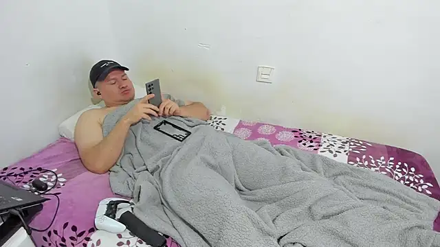 Snapshot of fuckynations chatting on March 1, 1:00 am fuckynations online show from March 1, 1:00 am