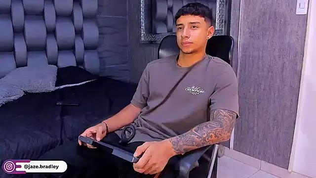 jaze bradley online show from September 18, 11:45 am