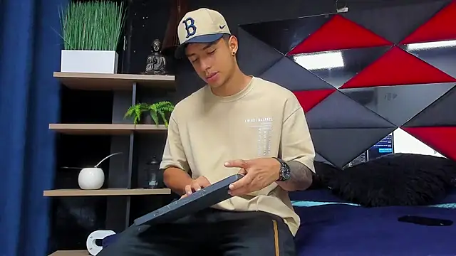 jaze bradley online show from November 24, 11:22 am