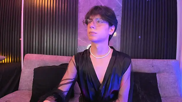 luixdust  online show from November 7, 5:00 am