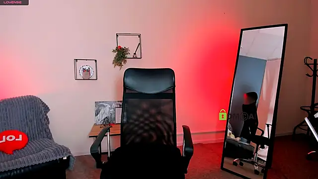 lucas long  online show from September 28, 7:23 pm