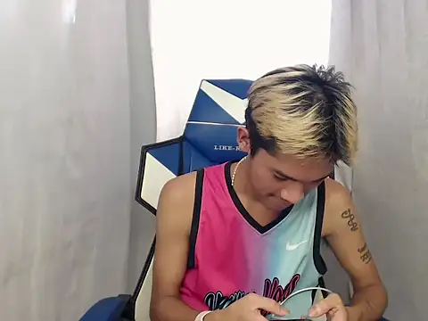 riks tyler online show from February 11, 1:21 am