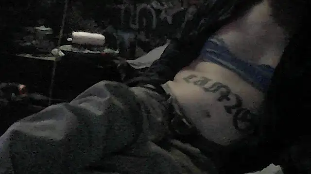 Twoslipperywhenwett online show from December 3, 8:20 am