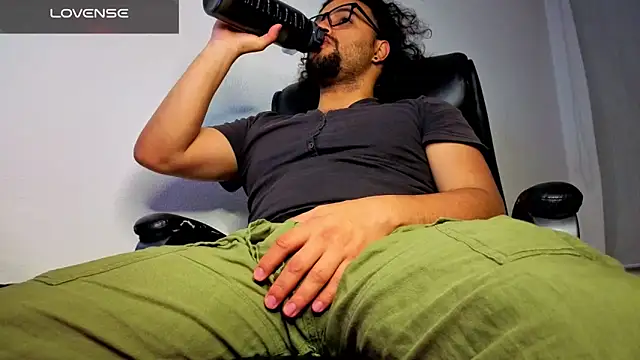 Ernesto-Rodriguez82 online show from February 28, 7:29 am