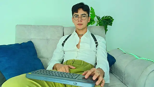 CamiiGuzmanX online show from September 29, 9:32 pm