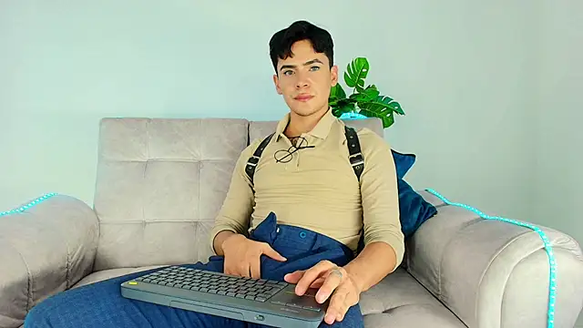 CamiiGuzmanX online show from September 24, 8:51 pm