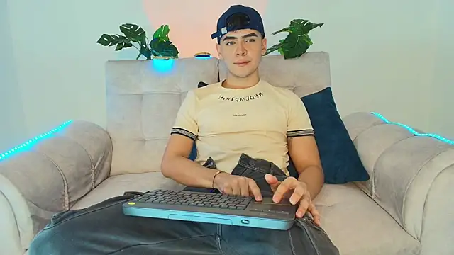 CamiiGuzmanX online show from September 8, 9:47 pm