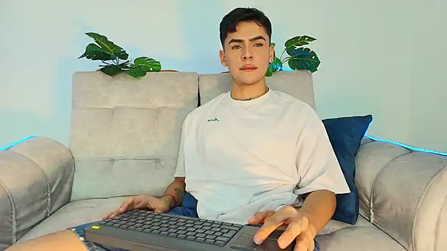 CamiiGuzmanX online show from September 11, 8:08 pm