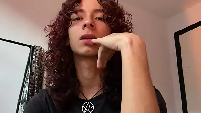 camille delrey online show from February 18, 11:02 pm