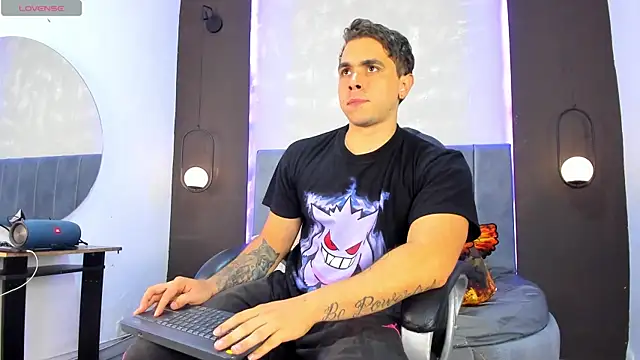 Liam walk  online show from October 14, 11:56 pm