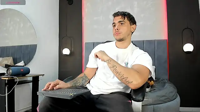 Liam walk  online show from October 10, 10:34 pm