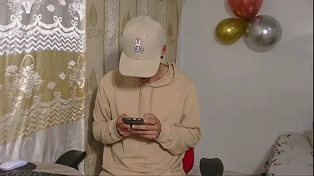 Snapshot of kilyan--x_x chatting on October 23, 6:39 am kilyan--x x online show from October 23, 6:39 am