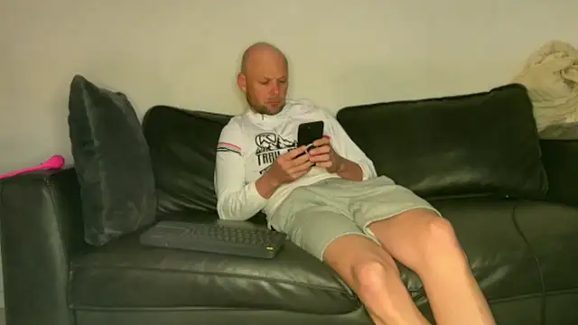 Snapshot of BRIANSILK77 chatting on October 26, 4:53 pm BRIANSILK77 online show from October 26, 4:53 pm