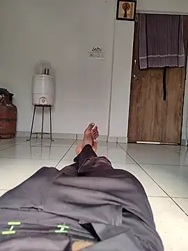 dhruve2010 online show from November 15, 8:05 am